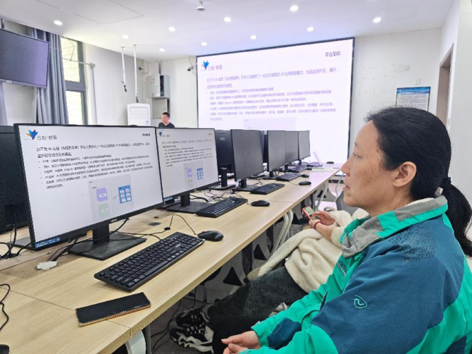 河南信息统计职业学院信息技术学院开展《Coze应用实战》业务培训432.png